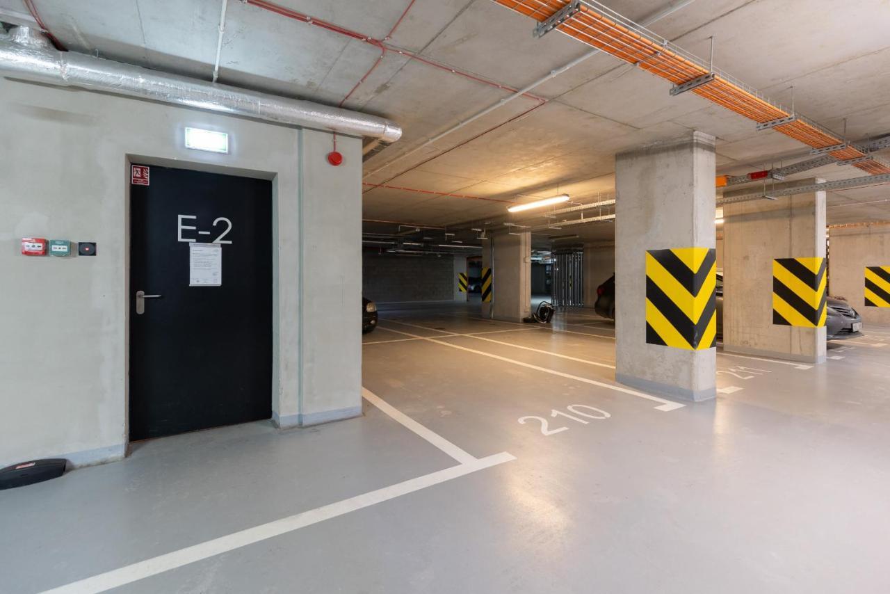 Loft With Parking In By Renters Apartament Warszawa